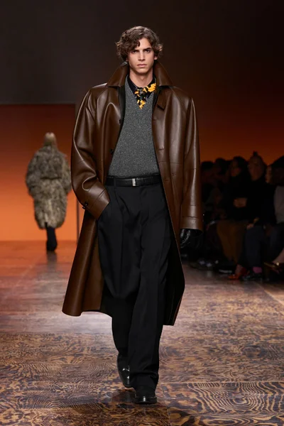 Look 24